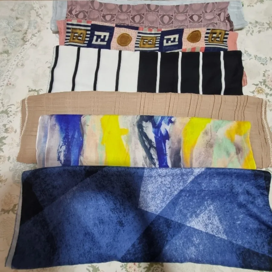 تعدادی زیادی شال