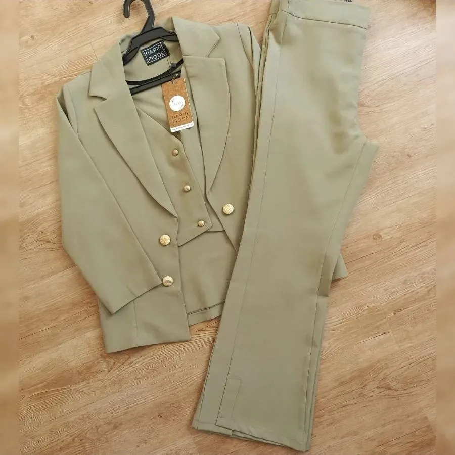 کت و شلوار و جلیقه زنانه