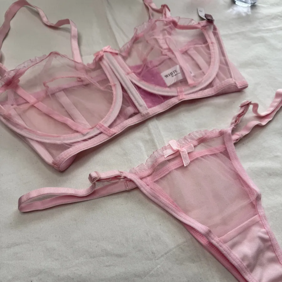 ست سوتین و شورت دکلته