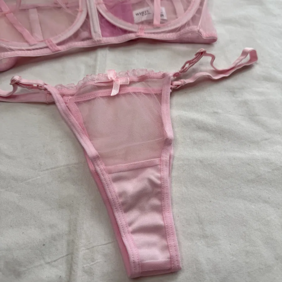 ست سوتین و شورت دکلته