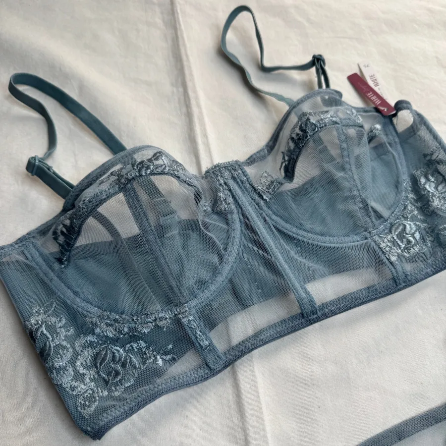 ست سوتین و شورت دکلته