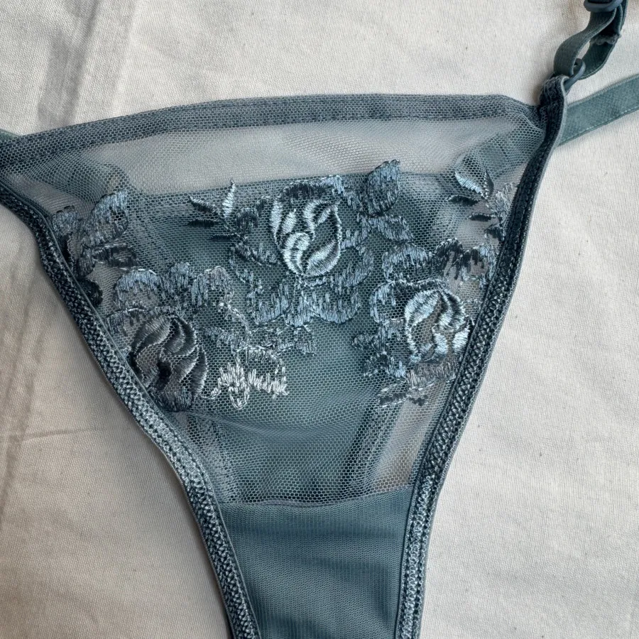 ست سوتین و شورت دکلته