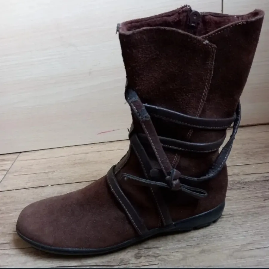 بوت قهوه ای