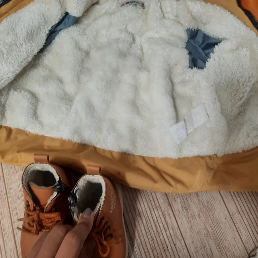 کاپشن و پوتین بچگانه