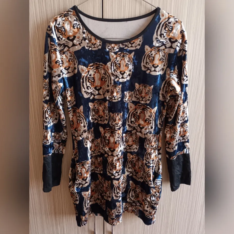 بلوز مخمل پلنگی
خارجی