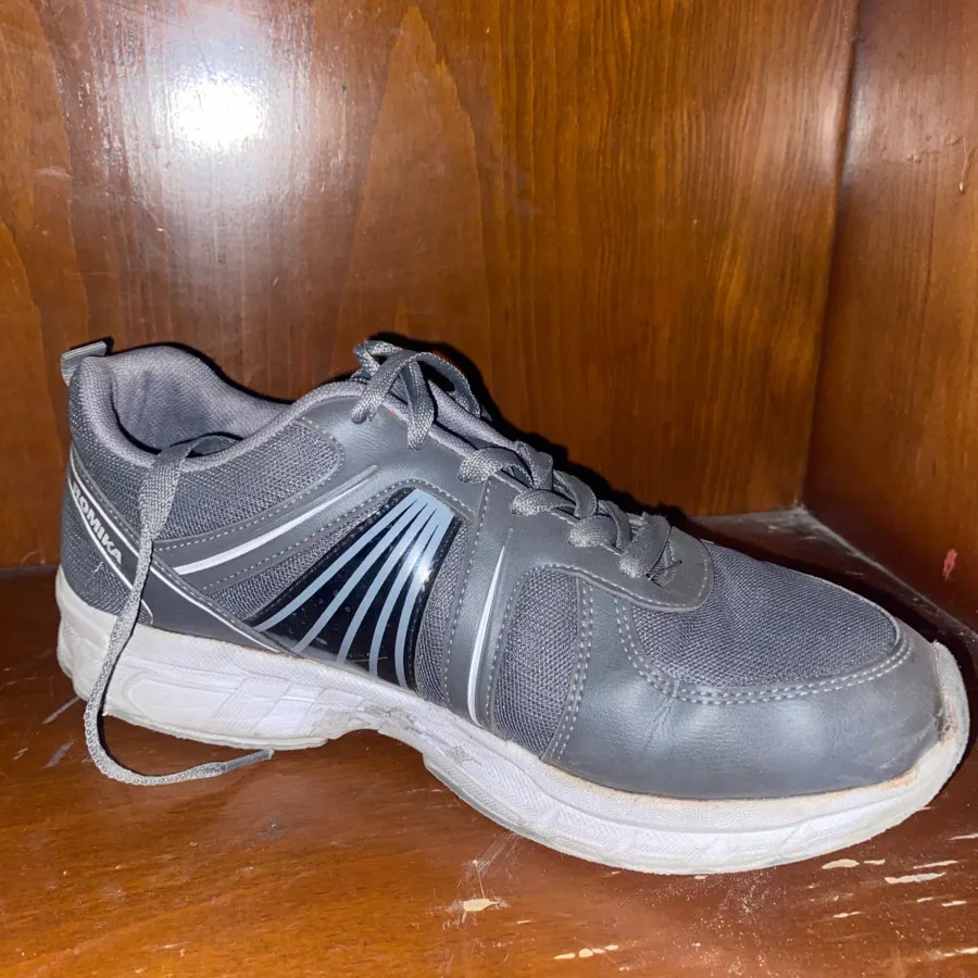 کفش اسپورت طوسی