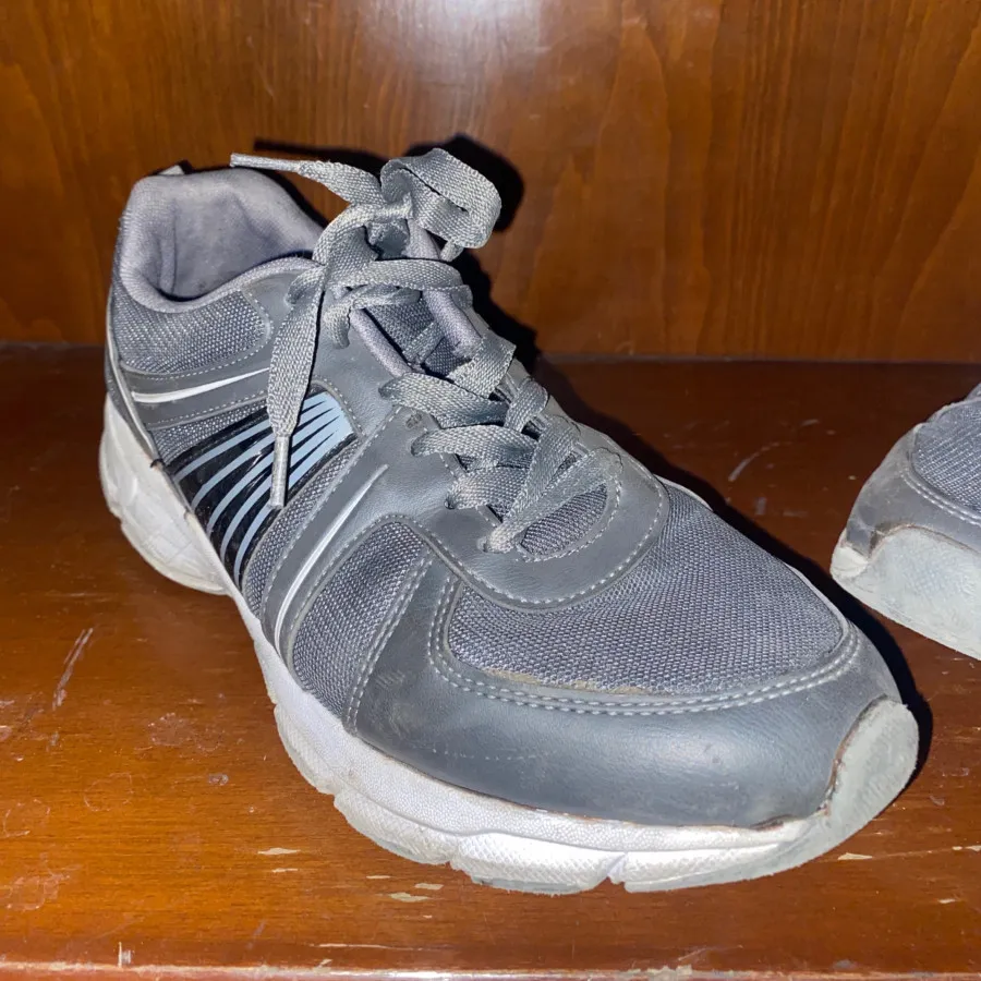 کفش اسپورت طوسی