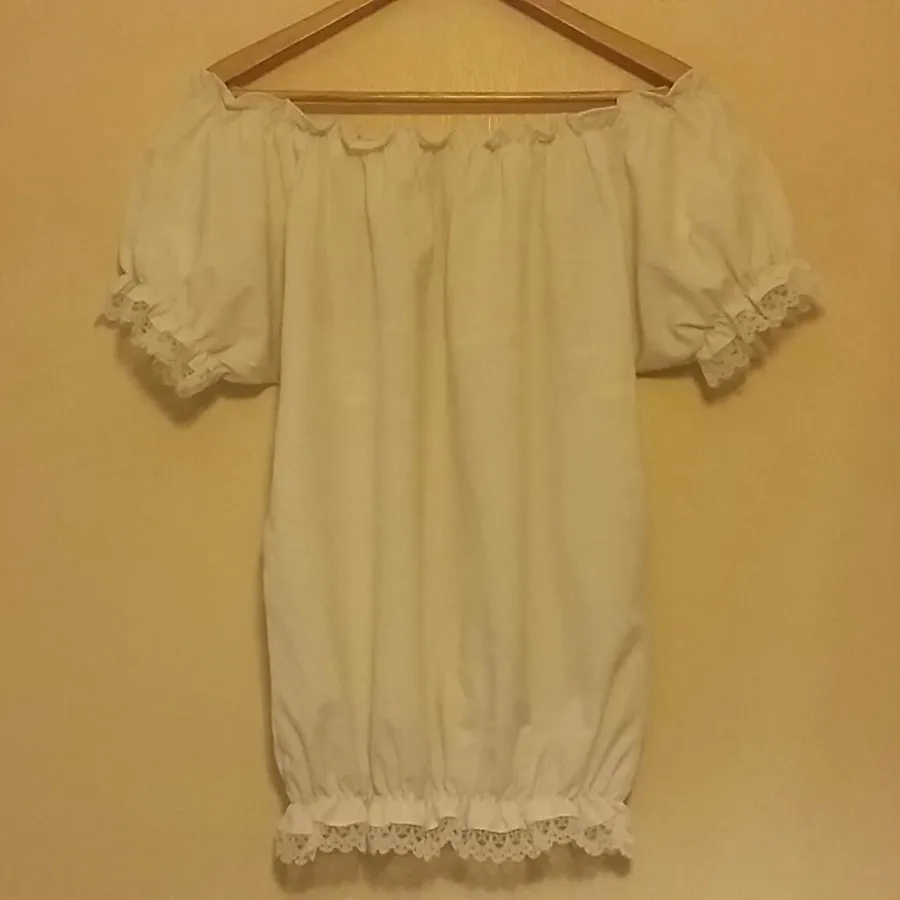 بلوز سفید یقه قایقی