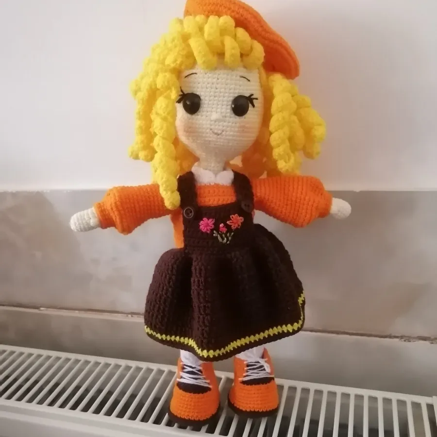 عروسک قلاب بافی پاییزی