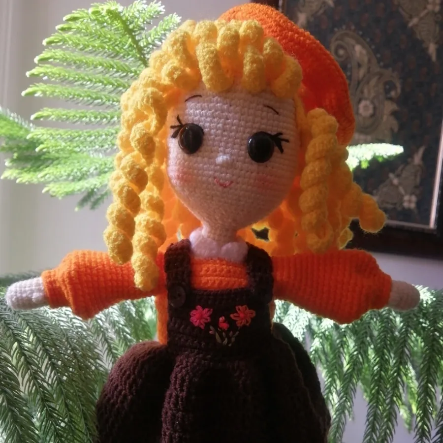 عروسک قلاب بافی دختر