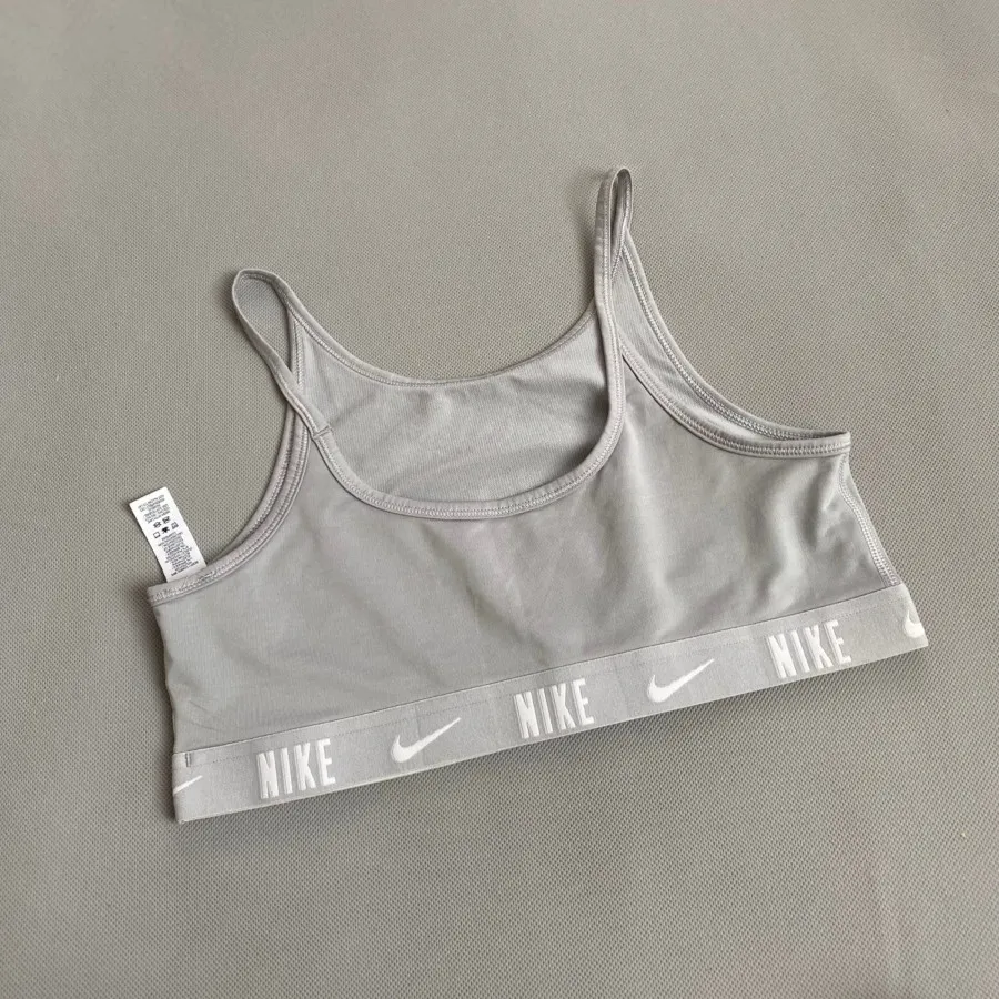 نیمتنه ی بدون کاپ نایکی