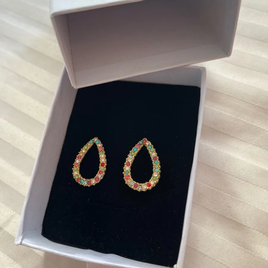 گوشواره نگینی