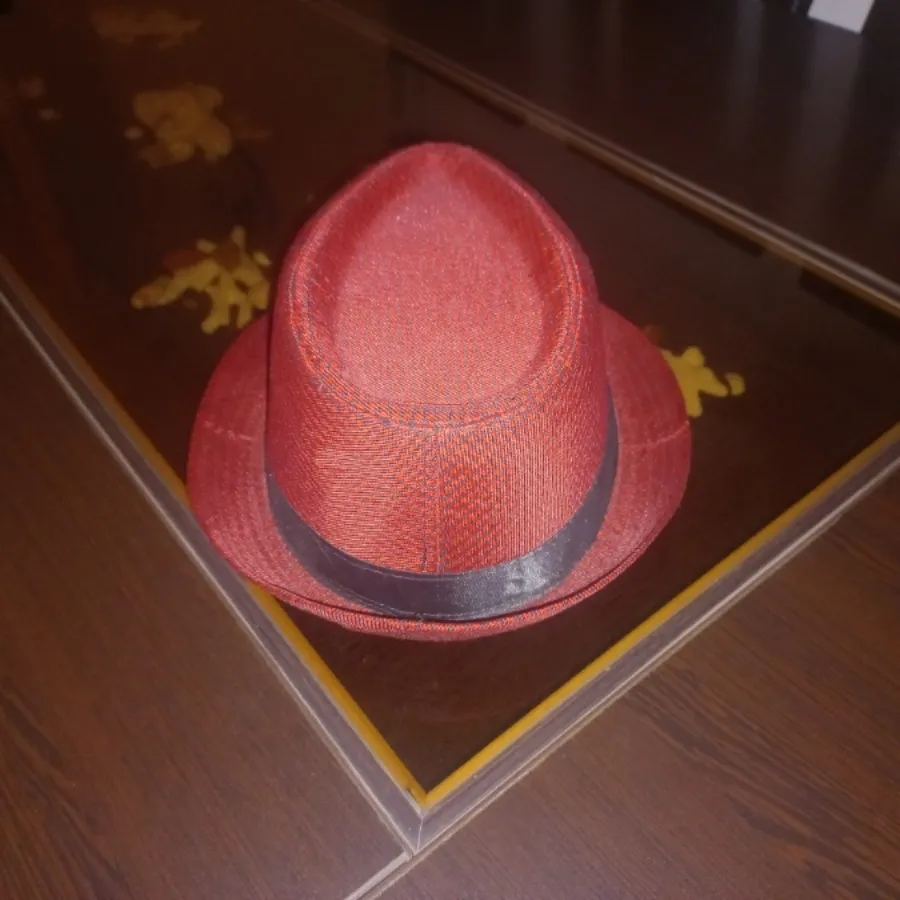 کلاه شاپو قرمز مشکی