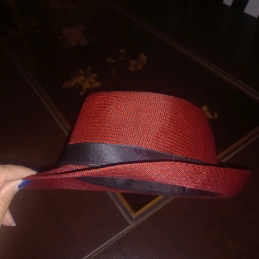 کلاه شاپو قرمز مشکی