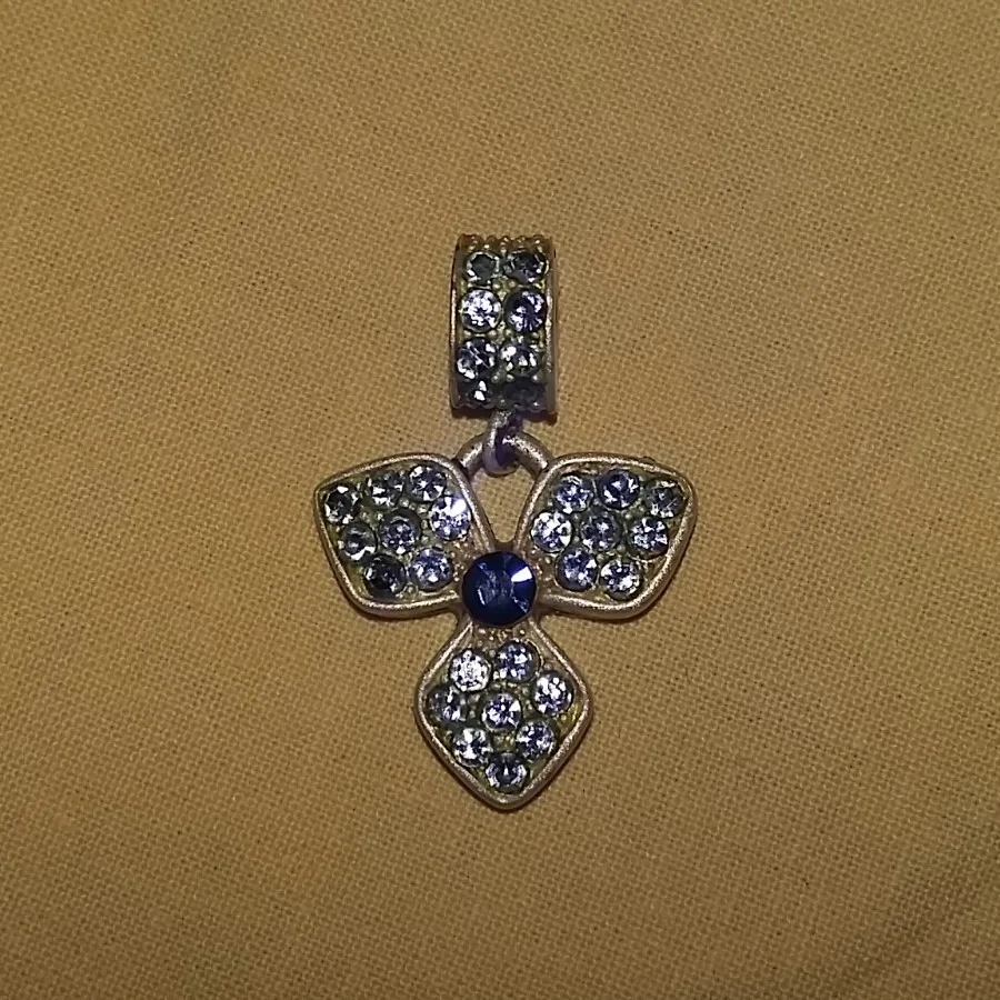 آویز گردنی گل نگین دار