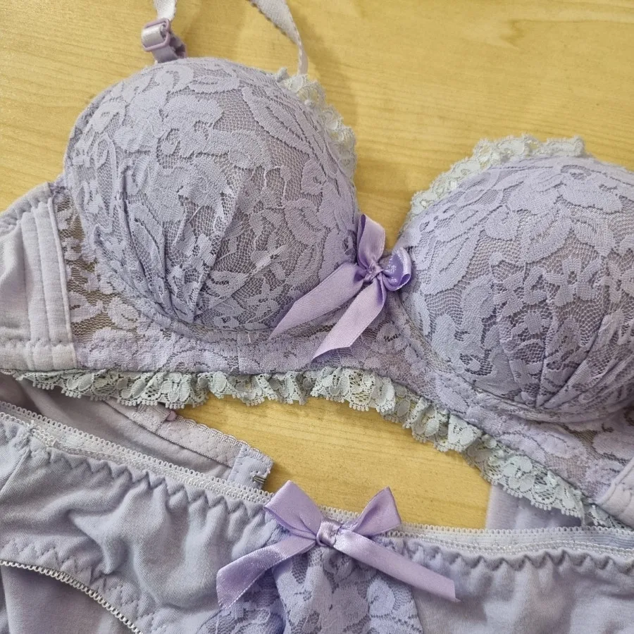 سوتین و شورت نخی