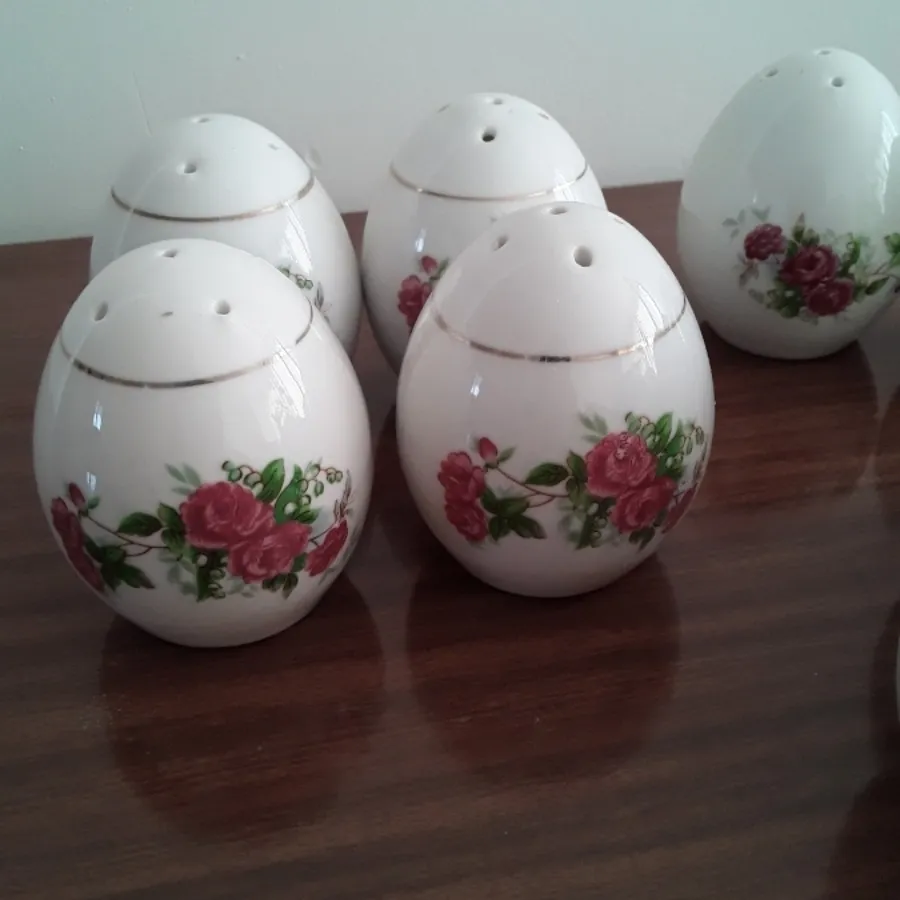 نمک پاش گل سرخی