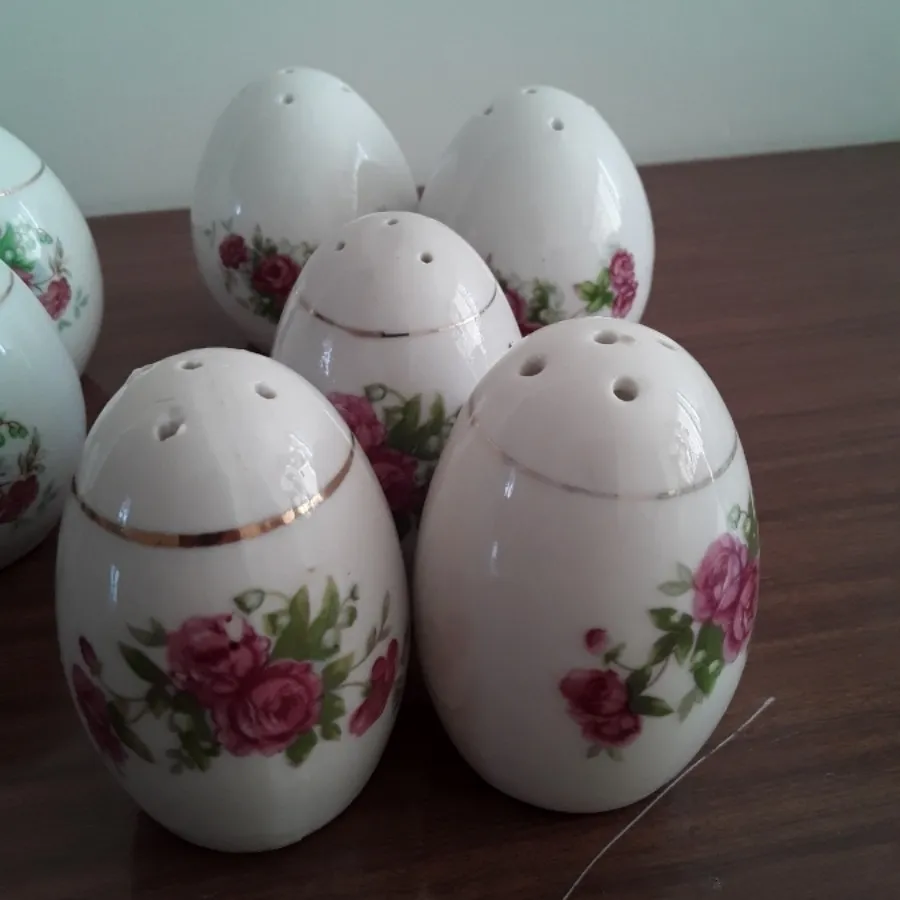 نمک پاش گل سرخی