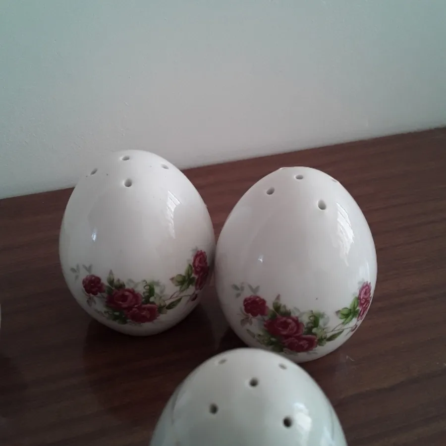 نمک پاش گل سرخی