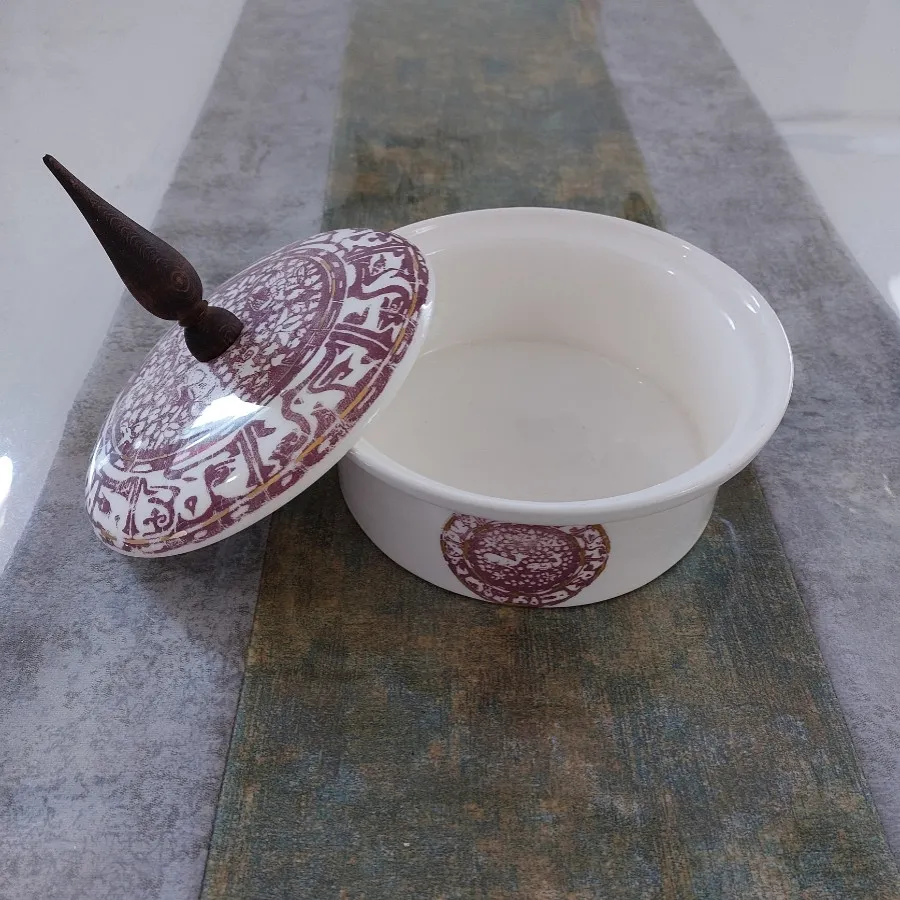 شکلات خوری آجیل خوری