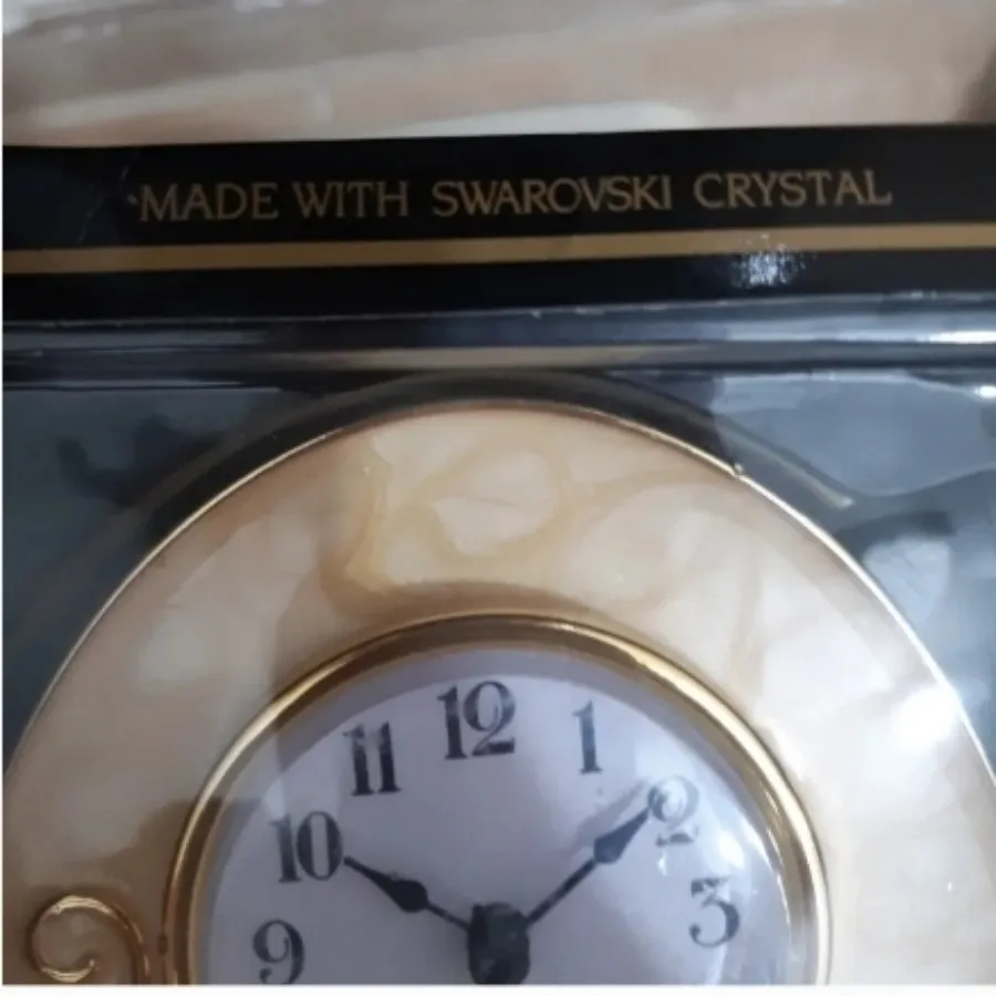 ساعت رومیزی برند away