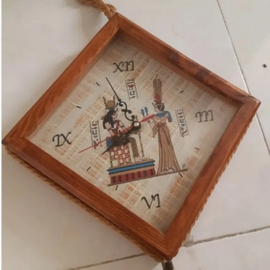 ساعت دیواری چوبی