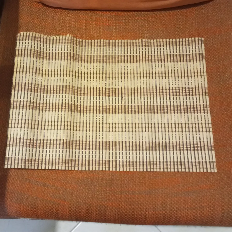 زیر بشقابی و سفره حصیری