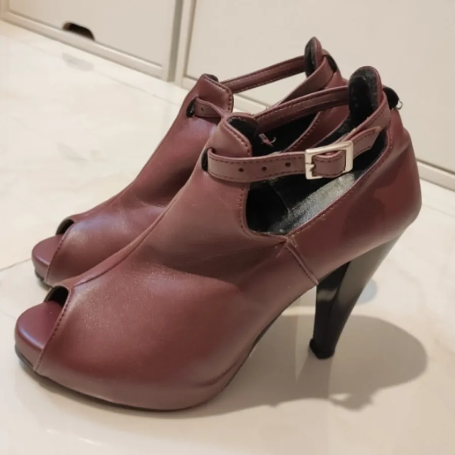 دو عدد کفش مجلسی مارک