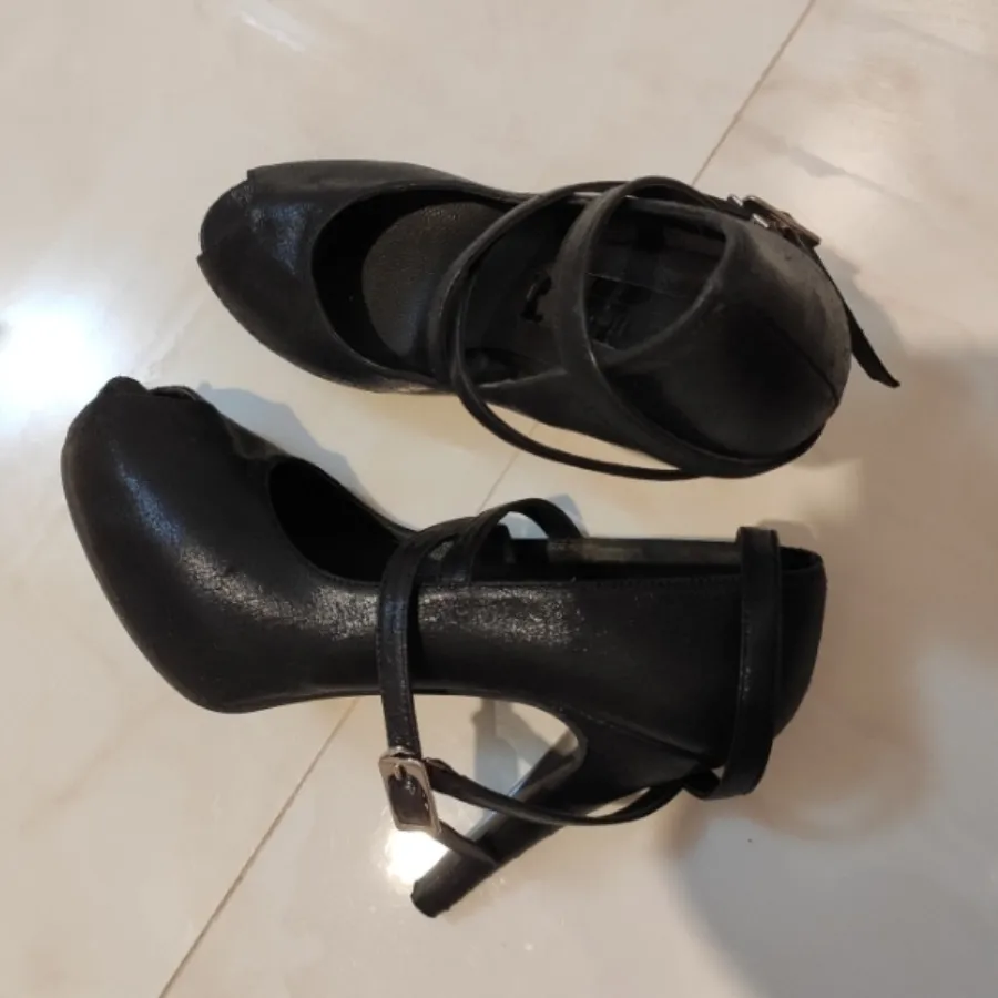 دو عدد کفش مجلسی مارک