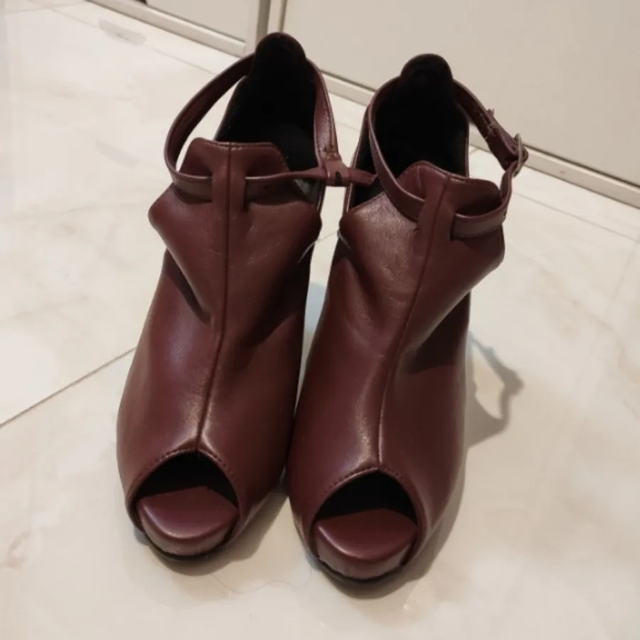 دو عدد کفش مجلسی مارک