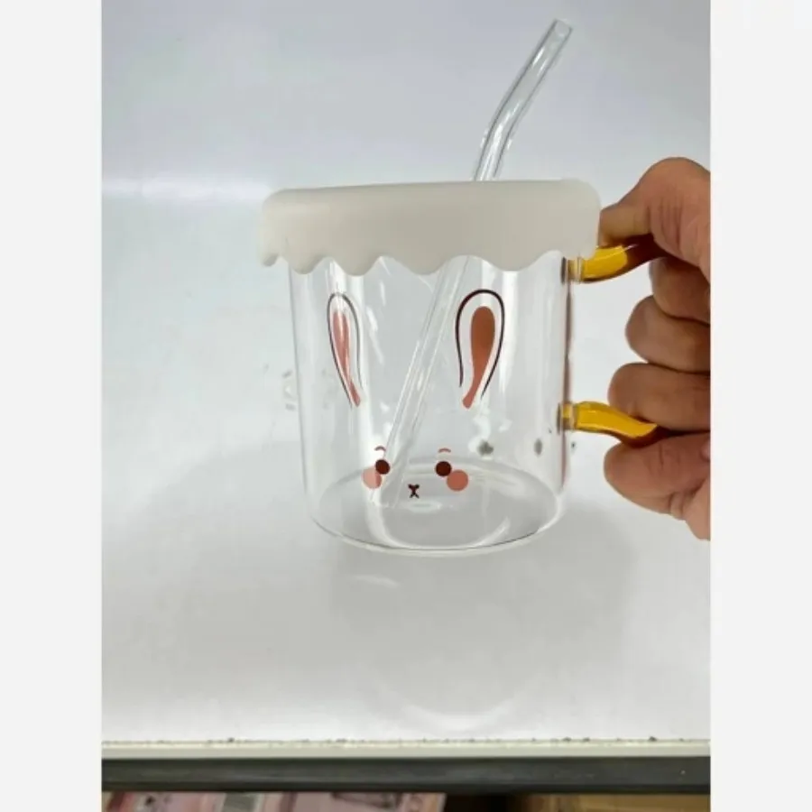 لیوان پیرکس درب دار و نی