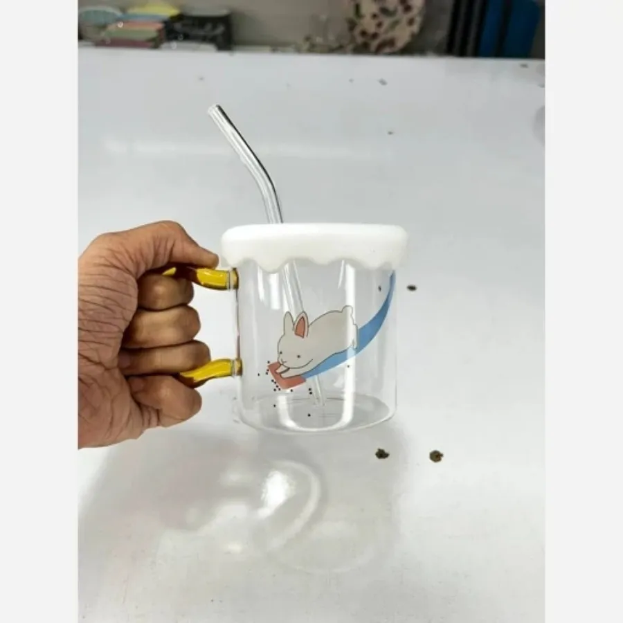 لیوان پیرکس درب دار و نی