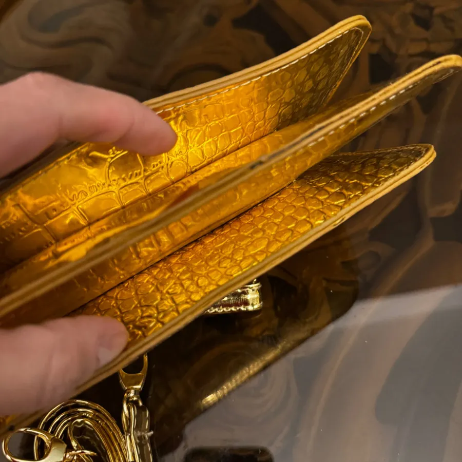 کیف کلاچ طلایی