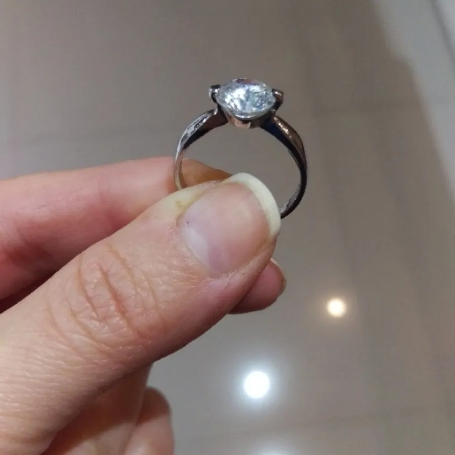 انگشتر تک نگین