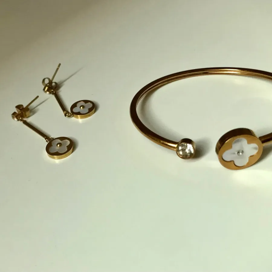 دستبندوگوشوارهvanclef