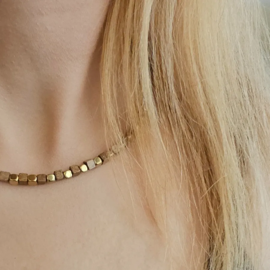 گردنبند چوب و حدید