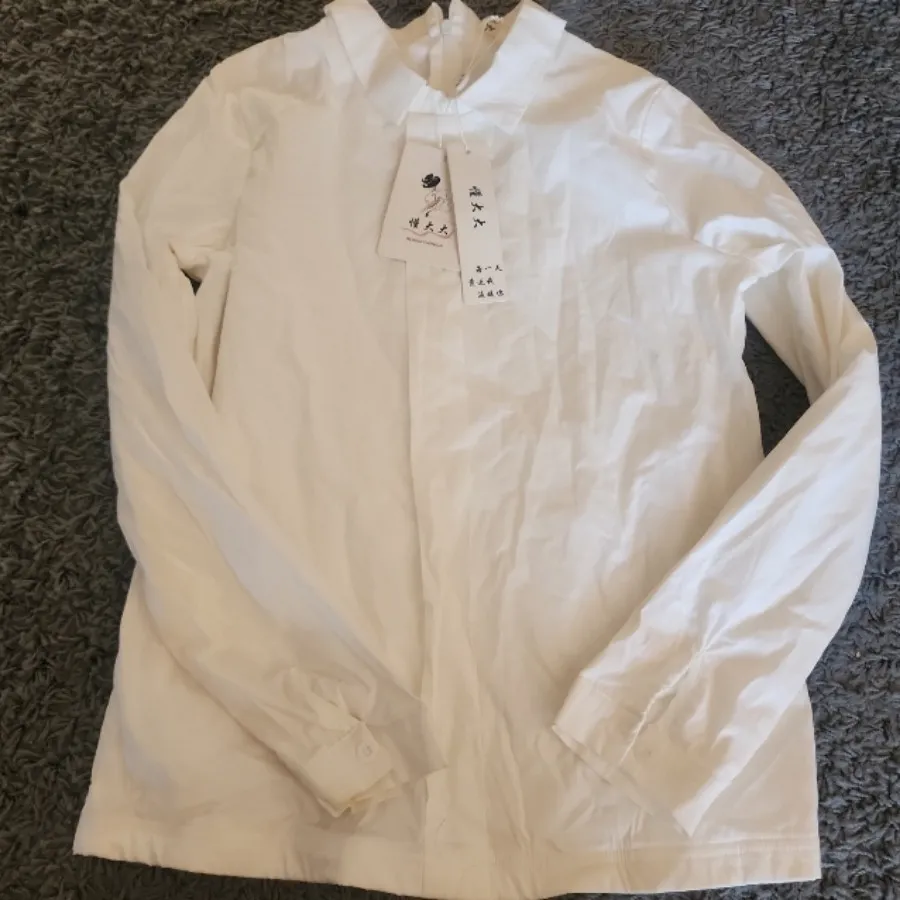 شومیز سفید کلاسیک پولار