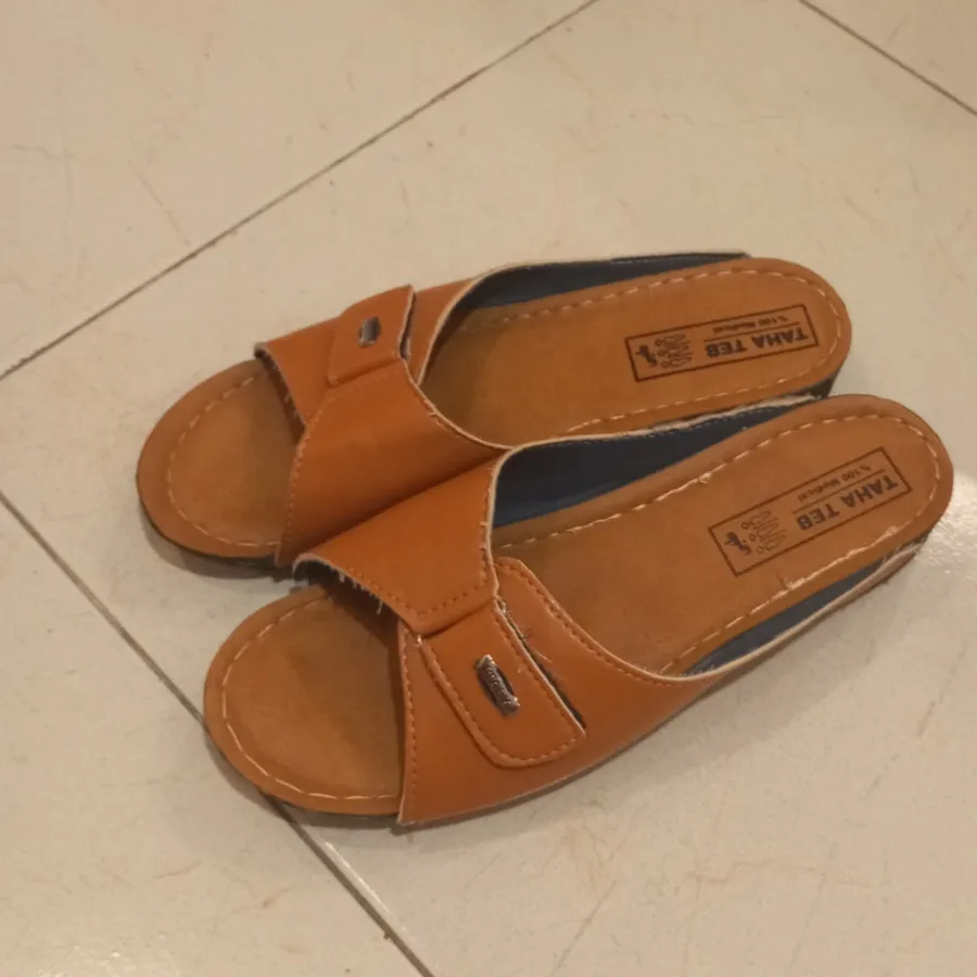 صندل چرمی طبی سایز 40