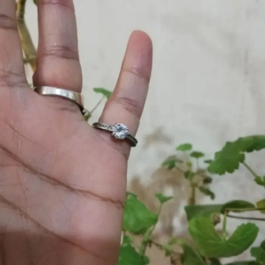 انگشتر تک نگین