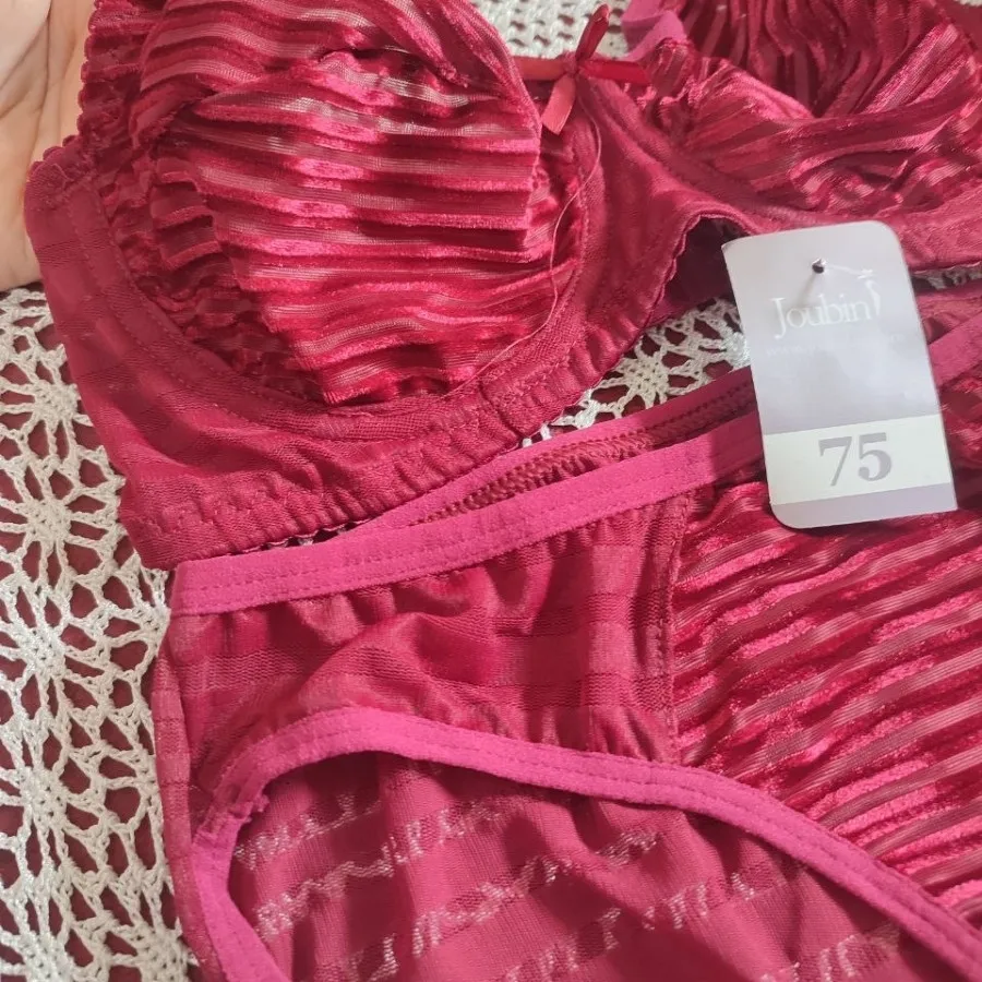 سوتین فنردار