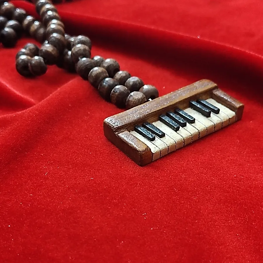 گردنبند پیانو