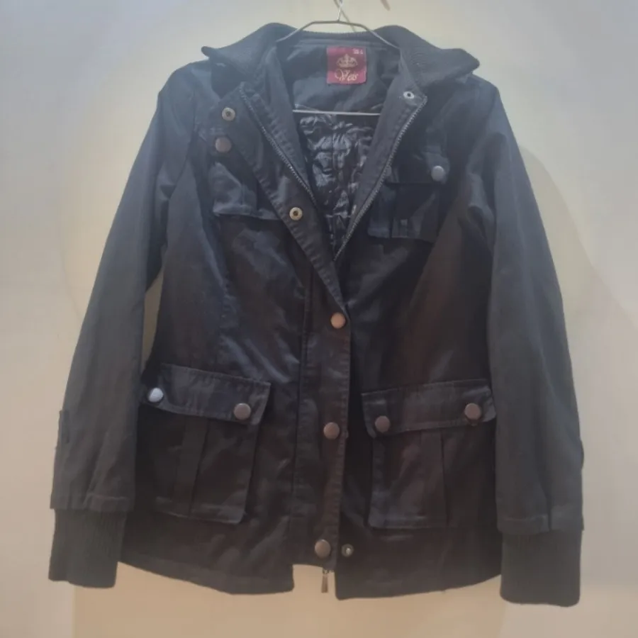 کاپشن کلاه دار