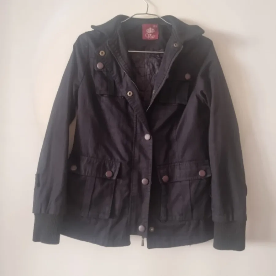 کاپشن کلاه دار