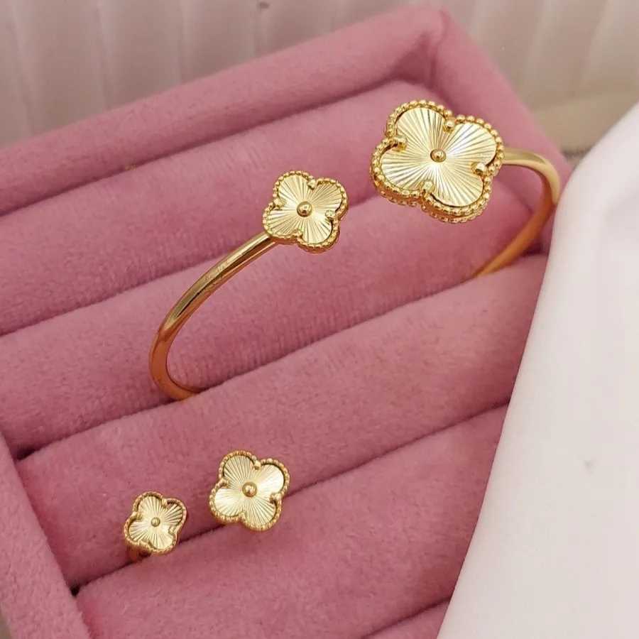 سن دستبند و انگشتر