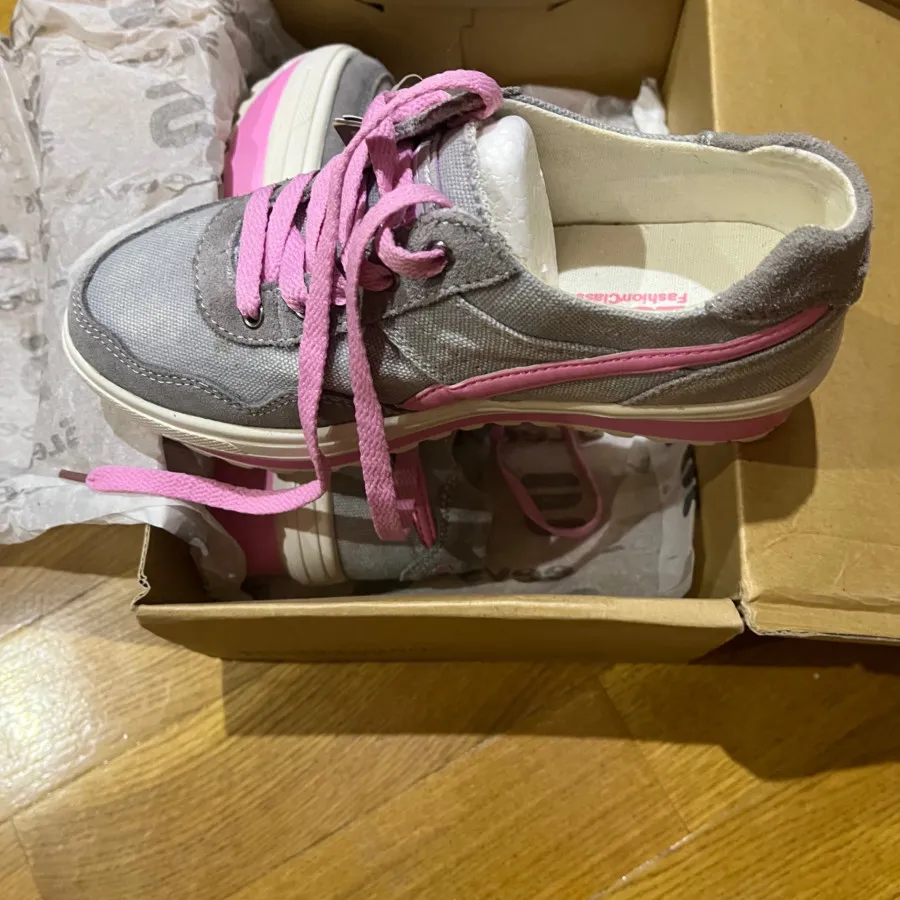 کفش خارجی مارک Leevs