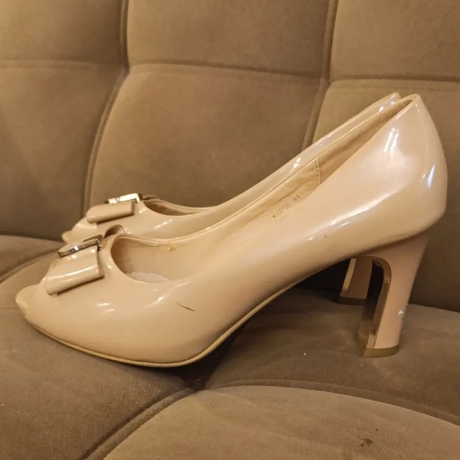 کفش پاشنه بلند زنانه