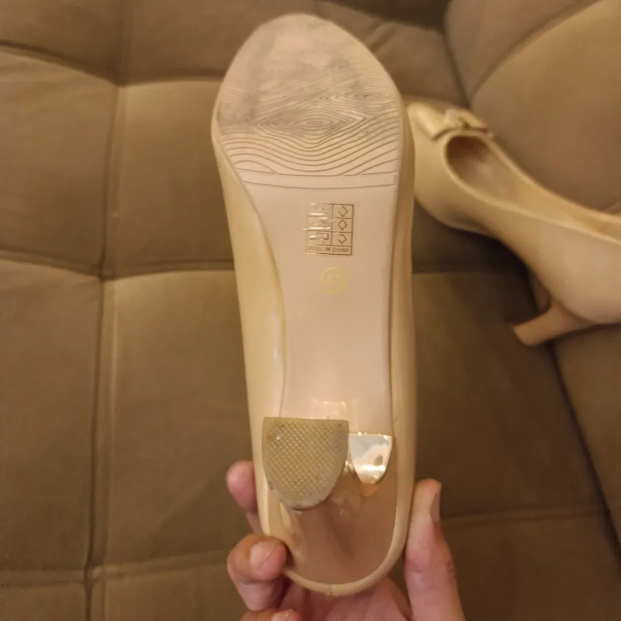 کفش پاشنه بلند زنانه