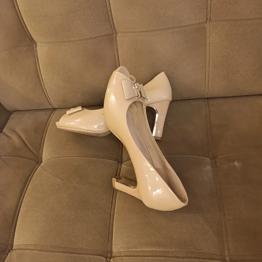 کفش پاشنه بلند زنانه