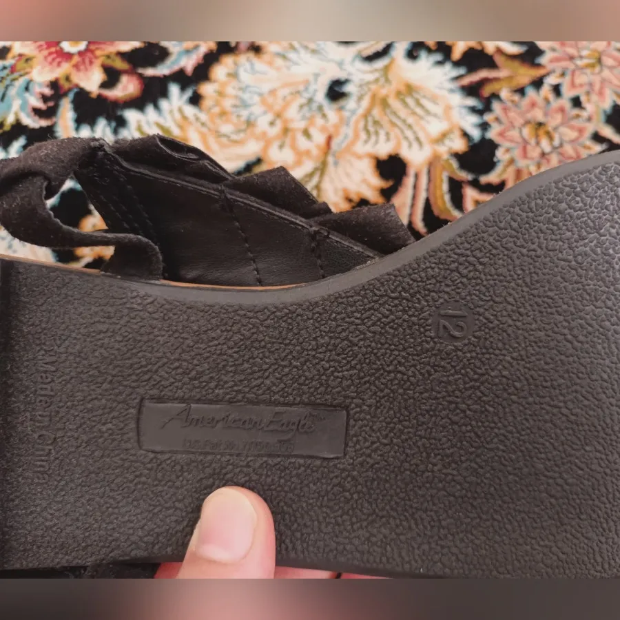 صندل زنانه
American Eagle