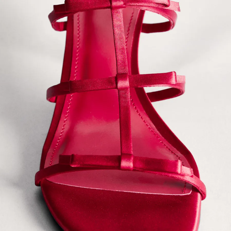 کفش منگو قرمز